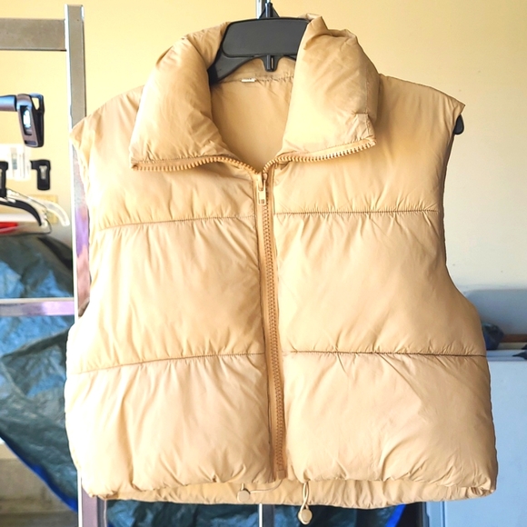 Cropped Quilted Vest - Picture 1 of 5